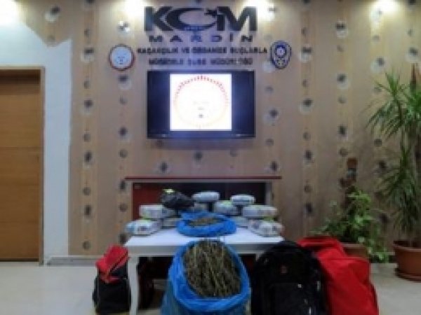 Suriyelilerde 40 Kilo Esrar Yakalandı  