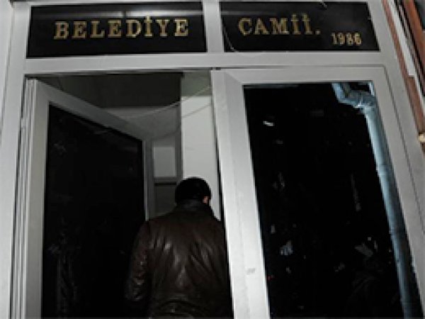 BDP'liler İmama Hakaret Etti
