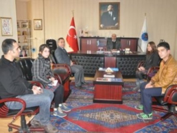 Öğrenciler, Batman Rektörüyle Röportaj Yaptı 