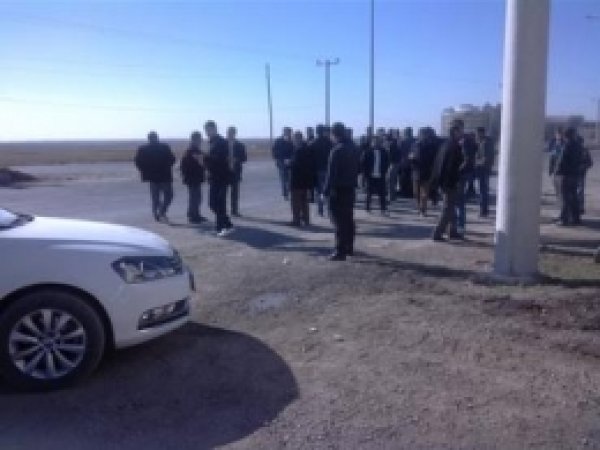Köylülerden Karayoluna Kavşak Tepkisi  