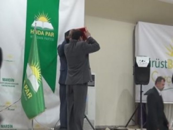 HÜDA PAR Adayları, Kur'an Öpüp Söz Verdi