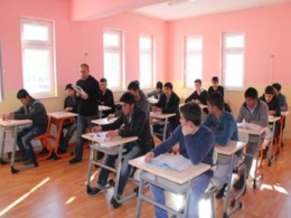 Erciş'te Gençlik Merkezlerine Büyük İlgi  