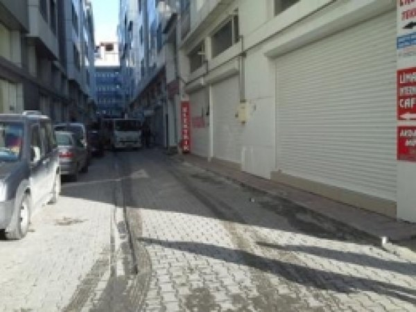 Elektrikler Kesilince Esnaf Kepenk Açamadı  
