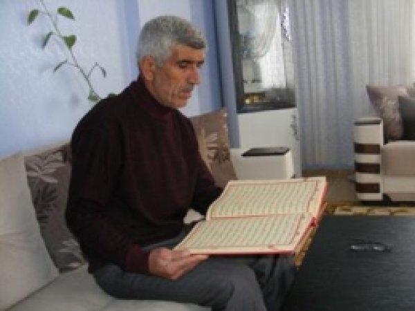 Azmetti Kur'an Okumayı Öğrendi 