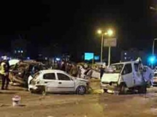  Freni Boşalan Kamyon  17 Araca Daldı:1 Ölü, 16 Yaralı.  