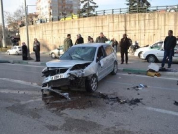 Bu Araçtan Burnu Bile Kanamadan Çıktı 