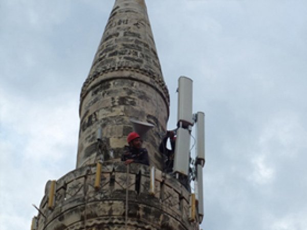 Minarelerden Baz İstasyonları Sökülüyor