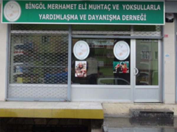 Merhamet Eli Yardımlarına Devam Ediyor
