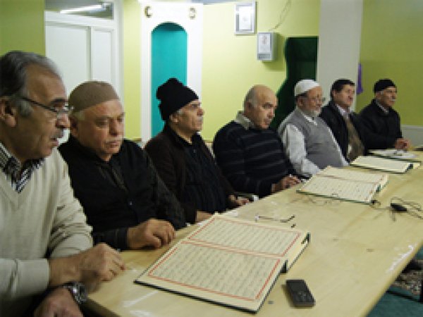 Avrupa'da 7'den 70'e Kur'an Dersi
