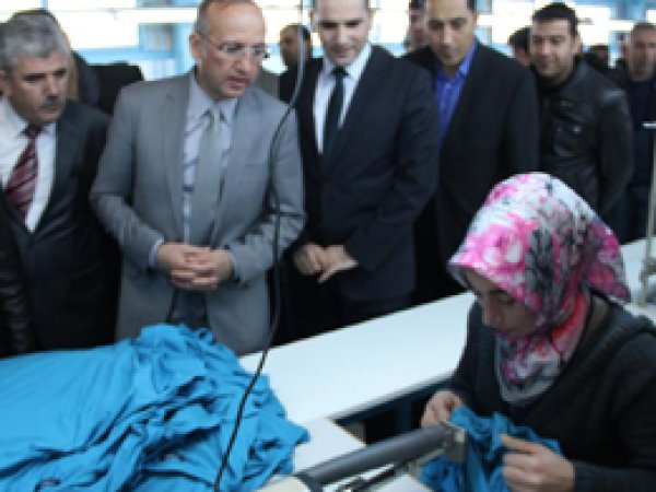 Bitlis Valisi Norşin'de Tekstil Atölyesini Gezdi