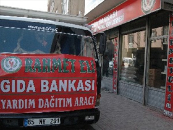 Van Rahmeteli'nden Mültecilere Yüklü Yardım