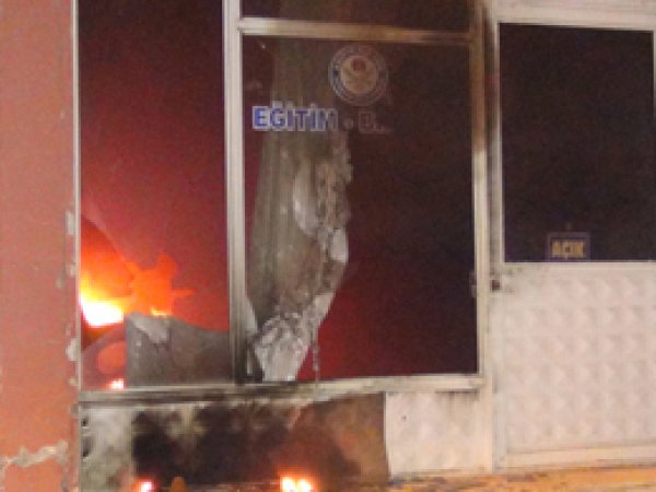 Eğitim Bir Sen'e Molotoflu Saldırı