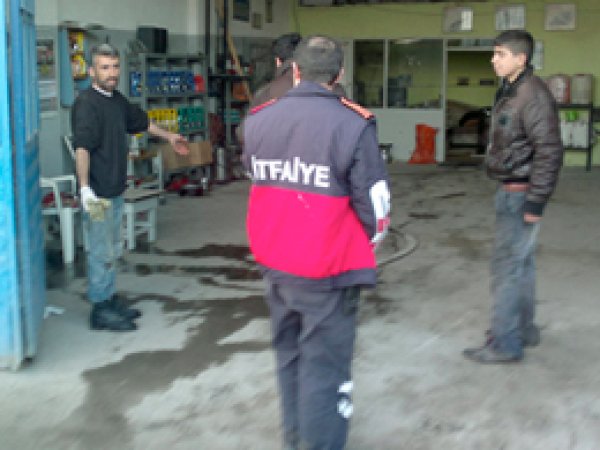 İşyerini Lağım Suyu Bastı