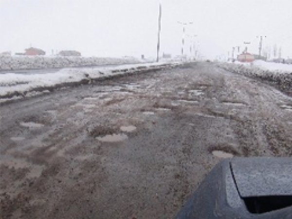 Bingöl-Karlıova Yolu Çukurlardan Geçilmiyor