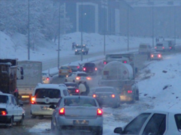 Bingöl'de Kar Yağışı Trafiği Felç Etti