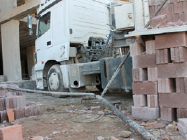 Tuğla Asansörü İşçinin Üzerine Düştü