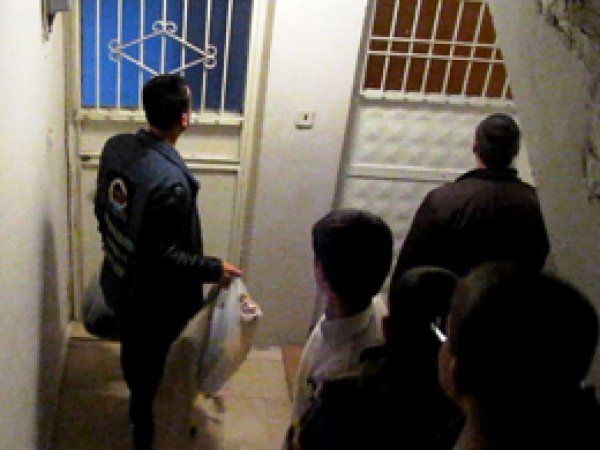 Nuh Eğitim Der'den, Suriyeli Mülteci Aileye Elbise Yardımı 