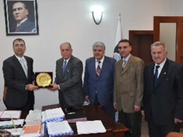 Kızılay'dan Vali Toprak'a Ziyaret