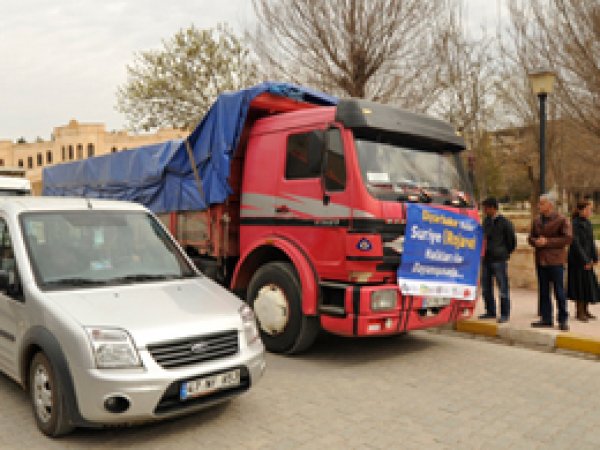 Diyarbakır Halkının Yardımları Qamişlo'ya Ulaştı 