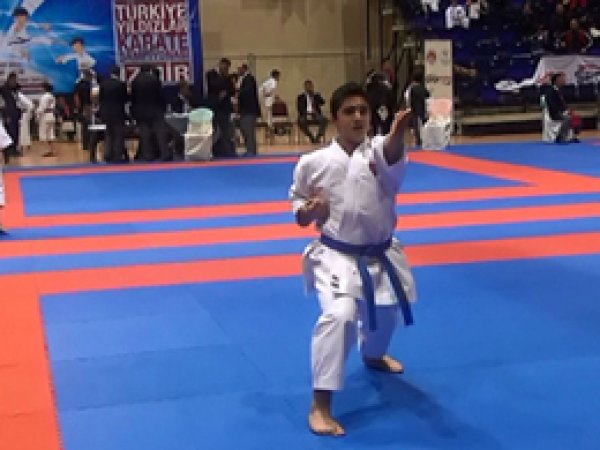 İzmir'de Karate Şampiyonası Başladı