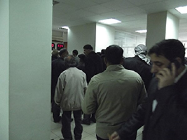 Bankada Kuyruk Çilesi