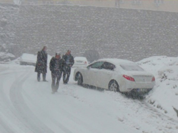 Bitlis'te Kar Etkisini Sürdürüyor