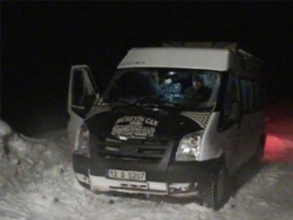 Karlıova'da Mahsur Kalan 13 Öğretmen Kurtarıldı