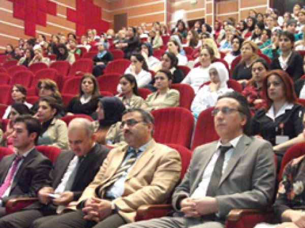 'İslamiyet Kadını, Erkeğin Baş Tacı Yapmıştır' 