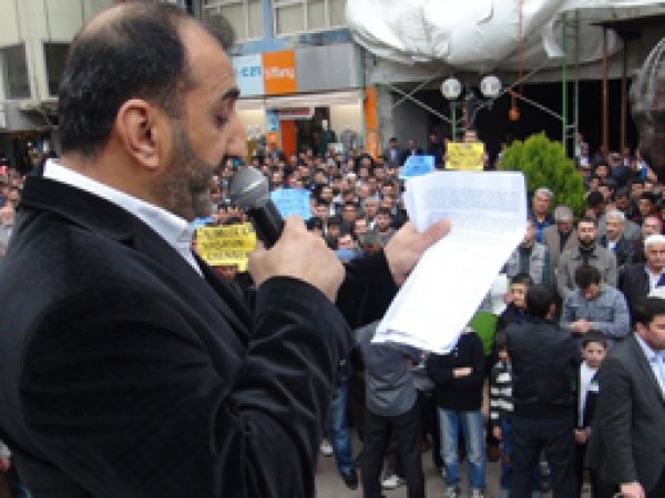 Batman'da Halepçe Katliamı Protesto Edildi