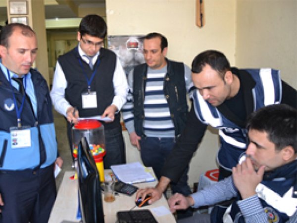 Manisa'da İnternet Kafe Denetimleri Sürüyor