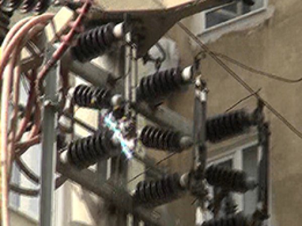 Kıvılcım Alan Elektrik Direği Korkuttu