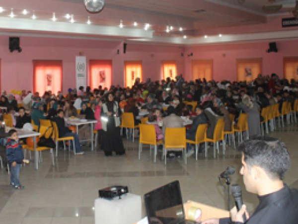 Vanlı Yetimlere Kahvaltılı Program