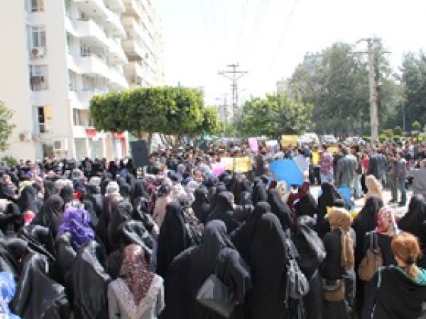 Adana'da Kutlu Doğum'a İzin Vermeyen Vali Protesto Edildi