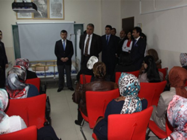 Hasta ve Yaşlılara Profesyonel Bakıcılar Geliyor