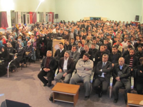 Muş'ta Öğrenciler Mustazaflar'ı Andı