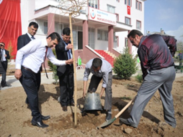 Van'da 170 Fidan Dikildi