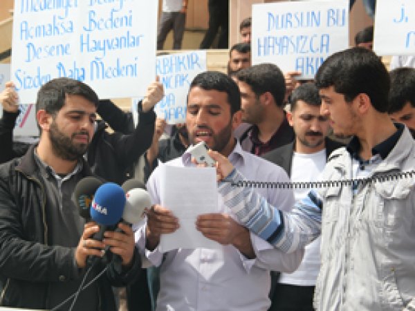 Müslüman Gençler Hayasızlığa Karşı Çıktı
