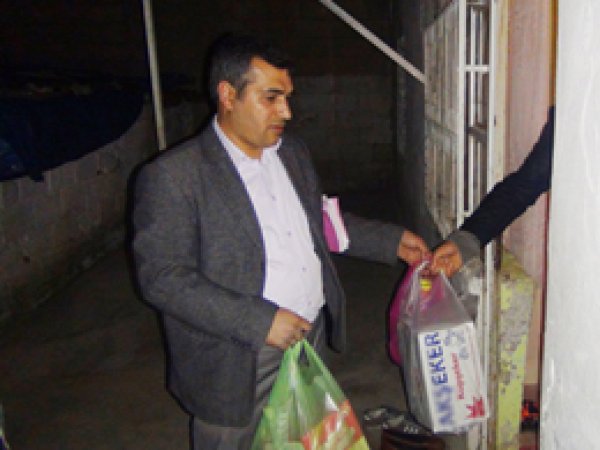 Vahdet Der'den Yetimlere Yardım