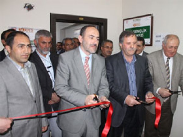 İHH Van'da Gençlik Merkezi Açtı