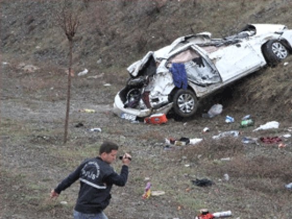 Erzincan'da Kaza: 1 Ölü, 3 Yaralı 