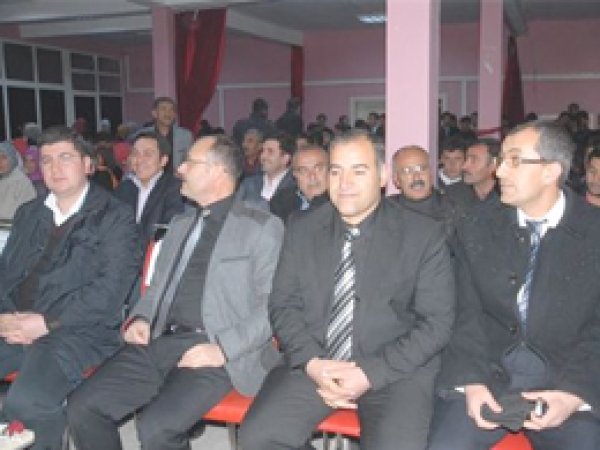 Öğrencilerden Duygulandıran Tiyatro Gösterisi
