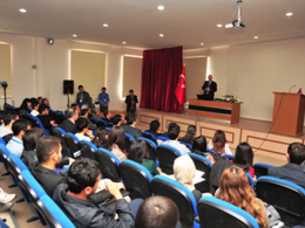 YYÜ' de İnternet Haftası Etkinliği 