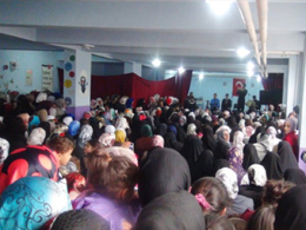 Karlıova'da Bayanların Kutlu Doğum İzdihamı