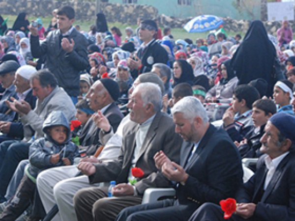 'O'nu (sav) Anmak Bizim İçin Şereftir'
