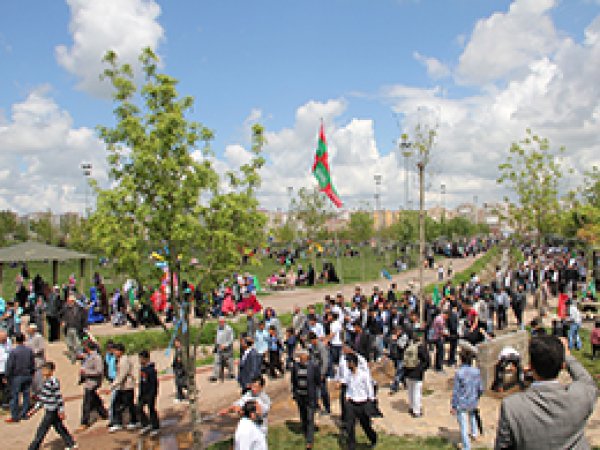 Amed'de Onbinler Kutlu Doğum'a Akıyor