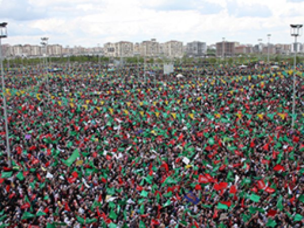 Bu Sevdanın Önünde Hiçbir Şey Duramaz!