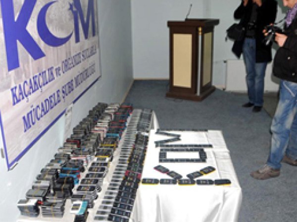 Tarsus'ta Kaçak Cep Telefonu Baskını