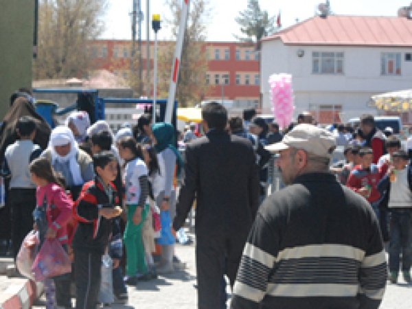 Ağrı'lılar Kutlu Doğum Programına Akın Ediyor