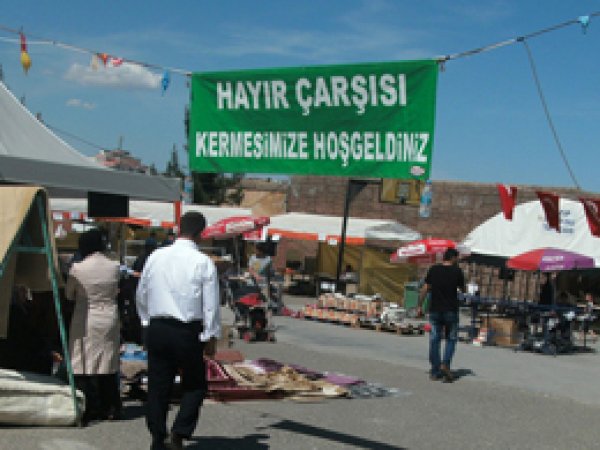 Nizip'te Hayır Çarşısı Kermesi 