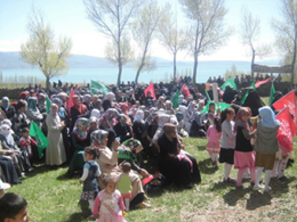 Van'ın Ünseli Beldesi'nde Kutlu Doğum Coşkusu
